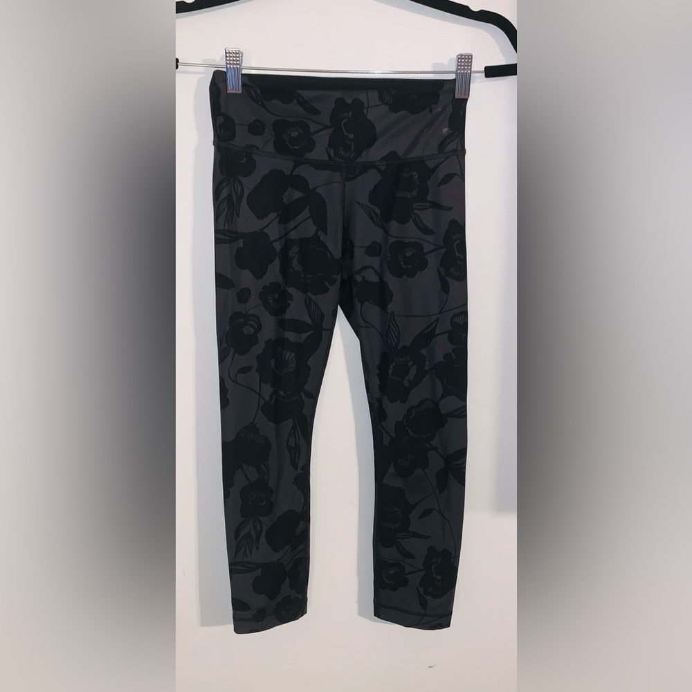 Lululemon cropped leggings with floral silk print size 2